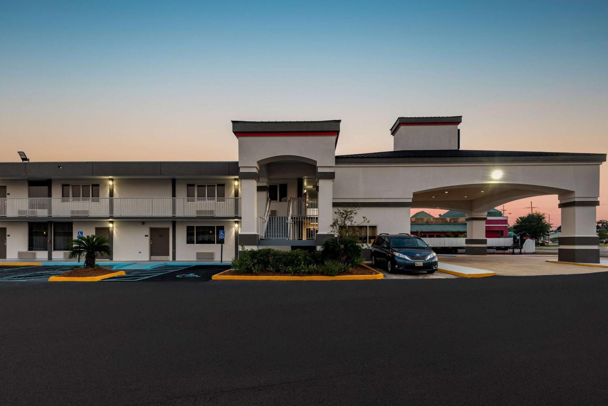 موتيل Prairieville سوبر 8 باي ويندام باتون روج/آي-10 المظهر الخارجي الصورة